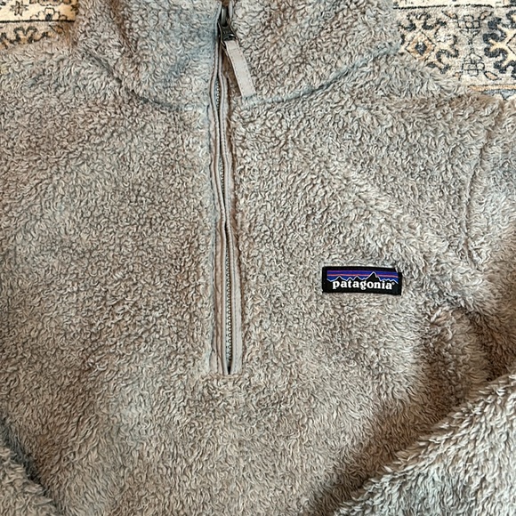 Women’s Patagonia Fleece Pullover. - Picture 2 of 4